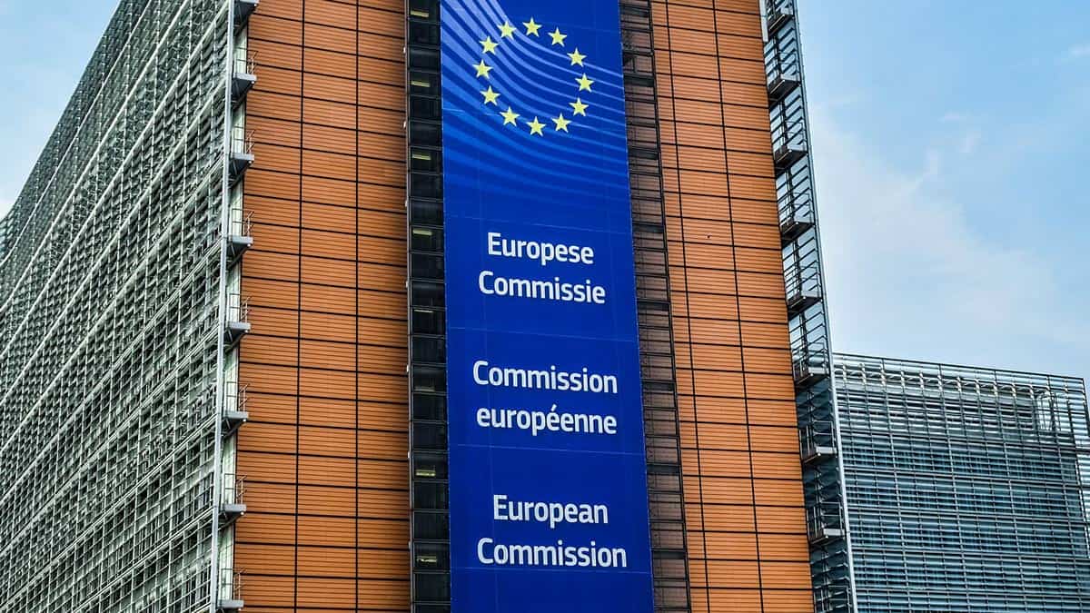 Bruxelles consiglia di usare Signal